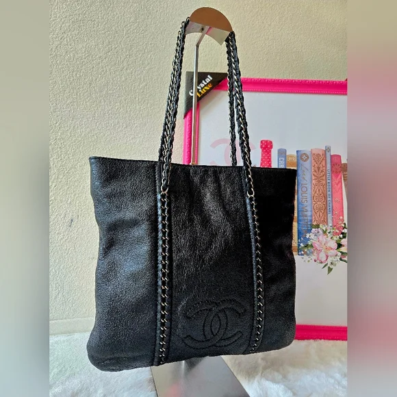 Chanel Luxe Ligne Tote Bag - Picture 7 of 16